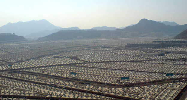 Палаточный городок паломников в долине Мина рядом с Меккой. Саудовская Аравия. Фото: Mubeen Rahman, http://ru.wikipedia.org/