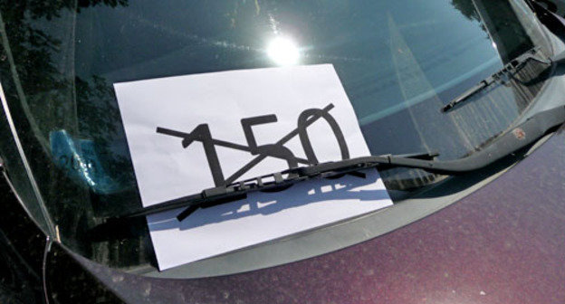 Листовка, призывающая вернуть прежние цены на общественный транспорт. Ереван, 24 июля 2013 г. Фото Армине Мартиросян для "Кавказского узла