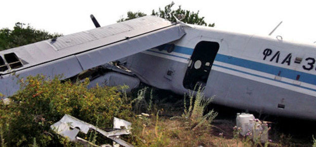 Самолет Ан-2 потерпел крушение на аэродроме в Ростовской области. 28 июля 2013 г. Фото: ГУ МЧС по Ростовской области