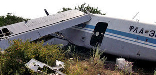 Самолет Ан-2 потерпел крушение на аэродроме в Ростовской области. 28 июля 2013 г. Фото: ГУ МЧС по Ростовской области