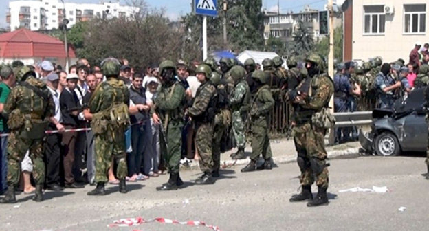 Перекресток улиц Катханова – Ленина в Баксане, где был убит подозреваемый в обстреле полицейских. КБР, 1 августа 2013 г. Фото пресс-службы МВД КБР, http://07.mvd.ru/