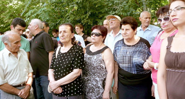 Участники акции в поддержку осужденных активистов "Армянского национального конгресса". Ереван, 2 августа 2013 г. Фото Армине Мартиросян для "Кавказского цзла"