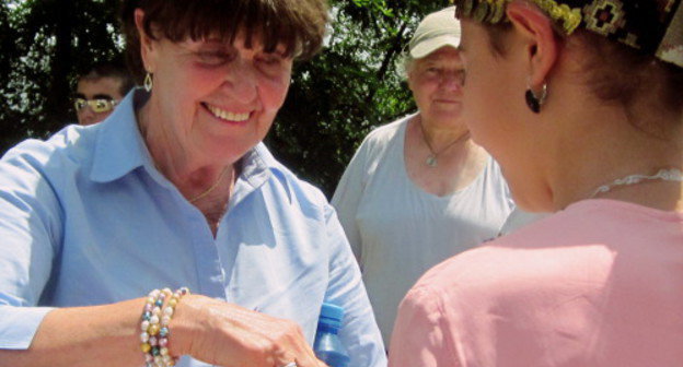 Баронесса Кэролайн Кокс с группой паломников из восьми стран мира в Нагорном Карабахе. 25 июля 2013 г. Фото Алвард Григорян для "Кавказского узла"  