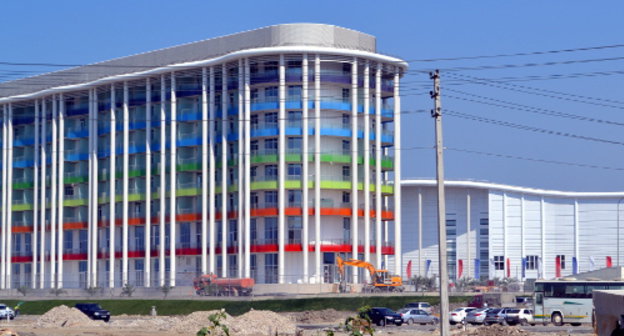 Здание олимпийского медиацентра в Сочи. 27 июня 2013 г. Фото Светланы Кравченко для "Кавказского узла"