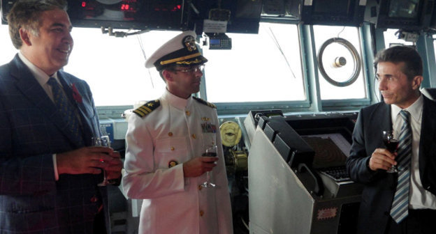 Михаил Саакашвили и Бидзина Иванишвили во время официального приема на борту  американского военного корабля BULKELEY. Батуми, 11 августа 2013 г. Фото пресс-службы администрации президента Грузии, http://www.president.gov.ge