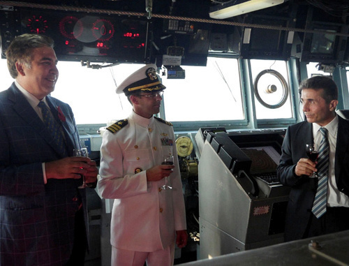 Михаил Саакашвили и Бидзина Иванишвили во время официального приема на борту  американского военного корабля BULKELEY. Батуми, 11 августа 2013 г. Фото пресс-службы администрации президента Грузии, http://www.president.gov.ge