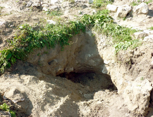 Захоронение, найденное в пепельном карьере близ селения Заюково. КБР, Баксанский район, 2013 г. Фото Виктора Котлярова