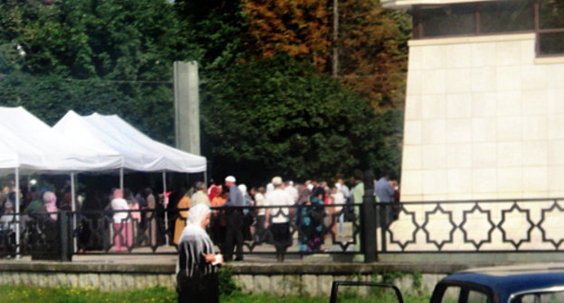 Нальчик, Кабардино-Балкария. У соборной мечети. Фото Луизы Оразаевой для "Кавказского узла"