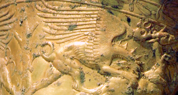 Золотая ваза со сценой терзания грифонами лошадей и оленей, найденная на территории Шпаковского района Ставропольского края. Фото предоставлено ГУП «Наследие» министерства культуры Ставропольского края