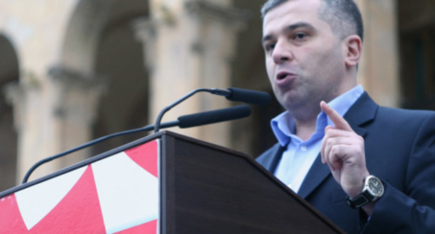 Давид Бакрадзе выступает на акции "Единого национального движения" под девизом "Грузия - Европейский выбор". Тбилиси, 19 апреля 2013 г. Фото Анны Коноплевой для "Кавказского узла"