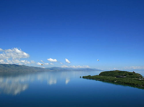 Озеро Севан, Армения. Фото: a-rubenyan, http://commons.wikimedia.org/