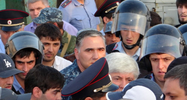 Беспорядки в Карамане. Дагестан, Кумторкалинский район, 21 августа 2013 г. Фото Мурада Мурадова для "Кавказского узла"