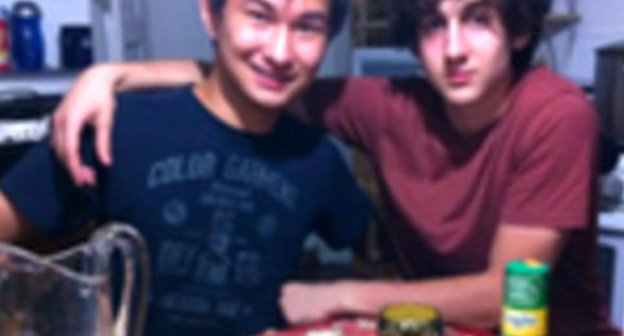 Диас Кадырбаев (слева) и Джохар Царнаев. Скриншот страницы Диаса Кадырбаева в социальной сети "ВКонтакте".