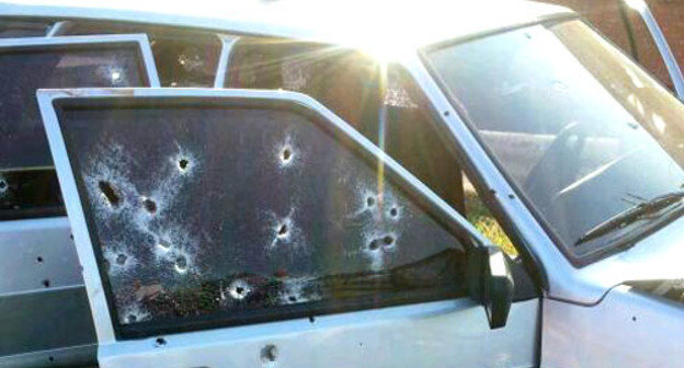 Автомобиль, в котором был расстреляны Ахмед Котиев и его водитель. Ингушетия, Малгобекский район, с.п. Нижние Ачалуки, 27 августа 2013 г. Фото пресс-службы МВД по республике Ингушетия, http://06.mvd.ru