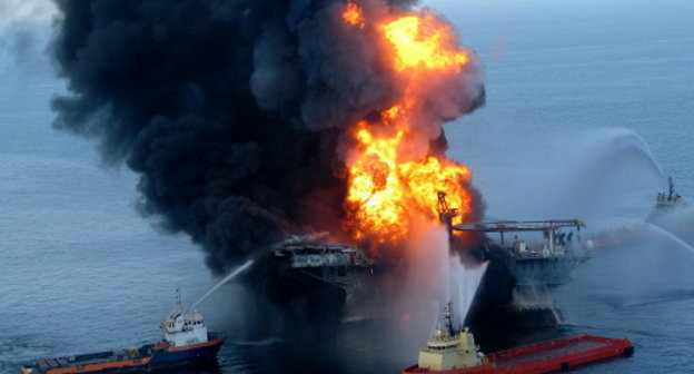 Пожар на нефтяном месторождении. Фото: Ideum - ideas + media, http://www.flickr.com/photos/ideum