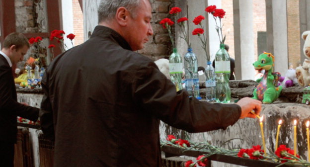 Северная Осетия, 1 сентября 2013 г. В спортзале школы №1 в Беслане в девятую годовщину теракта. Фото Эммы Марзоевой для "Кавказского узла"