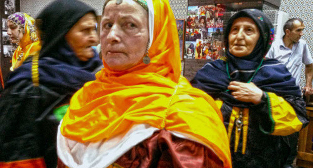 Участницы ансамбля "Балхар" на выставке, посвященной 55-летию коллектива. Дагестан, Махачкала, 27 августа 2013 г. Фото Махача Ахмедова для "Кавказского узла"