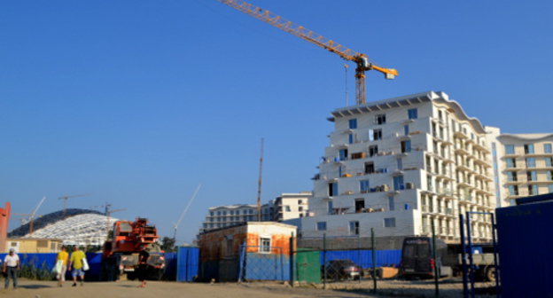 Сочи, строительство олимпийских объектов в Имеретинской низменности. 27 июня 2013 г. Фото Светланы Кравченко для "Кавказского узла"