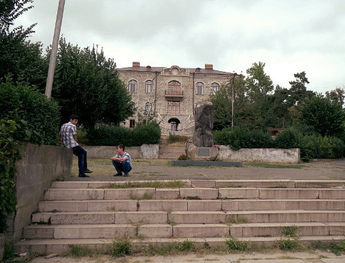 Парк-сквер имени Ашота Гуляна. Нагорный Карабах, Степанакерт, 1 сентября 2013 г. Фото Алвард Григорян для "Кавказского узла"