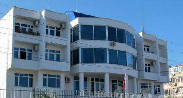 Здание российского посольства в Абхазии, Сухум. Фото: Pocomaxa, http://wikimapia.org