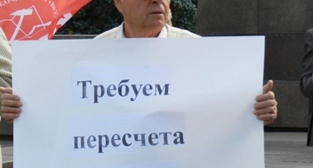 Волгоград, 10 сентября 2013 г. Участник пикета против итогов выборов в Волгоградской области. Фото Татьяны Филимоновой для "Кавказского узла"