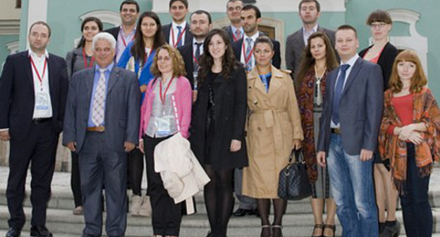 Делегация представителей черкесской диаспоры из Турции и Иордании в Московском доме национальностей. 3 сентября 2013 г. Фото: http://www.mdn.ru