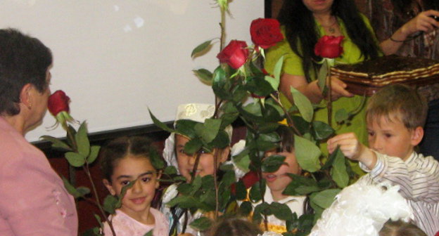 Адыгея, Майкоп. Первоклассники. Фото: http://sch18.adygnet.ru