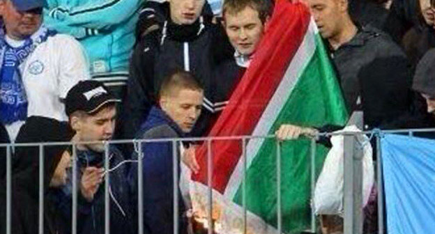 Фанаты «Зенита» во время матча с «Тереком». Санкт-Петербург, 14 сентября 2013 г. Фото: личная страница Азамата Минцаева в Facebook