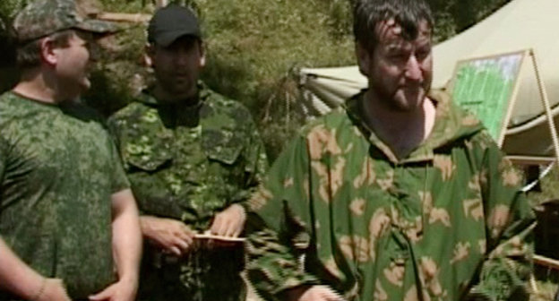 В оперативном штабе спецоперации в горах Чечни. 8 июля 2013 г. Кадр видеосъемки МВД Чечни, http://95.mvd.ru