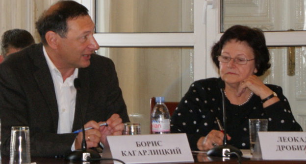 Борис Кагарлицкий и Леокадия Дробижева на пресс-конференции  в Доме журналистов. Москва, 11 сентября 2013 г. Фото Натальи Крайновой для "Кавказского узла"