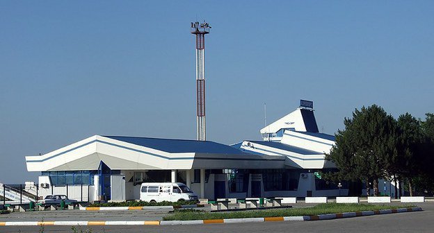 Нальчикский аэропорт, по мнению обвинения, изначально значился среди объектов, на которые готовилось нападение. Фото: http://skyships.ru