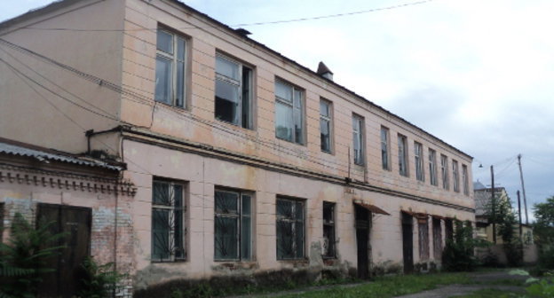 Здание, в котором некогда временно располагалась филармония, приватизированное Мадиной Хацуковой. Нальчик, 2012 г. Фото Людмилы Маратовой для "Кавказского узла"