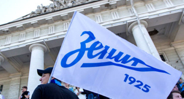 Болельщики санкт-петербургского футбольного клуба "Зенит". Фото: Михаил Разуваев, официальный сайт футбольного клуба "Зенит" http://fc-zenit.ru/