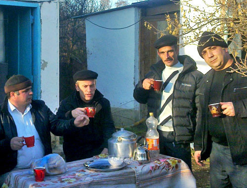 Жители села Храх-Уба. Фото: официальный сайт ФЛНКА, http://flnka.ru/