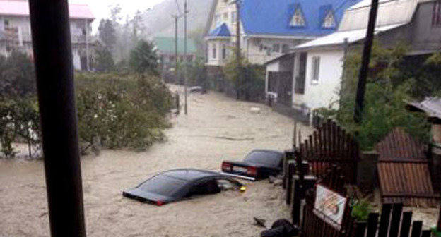 Наводнение в поселке Лоо Лазаревского района. Сочи, 24 сентября 2013 г. Фото: Головченко Назар, http://www.blogsochi.ru/