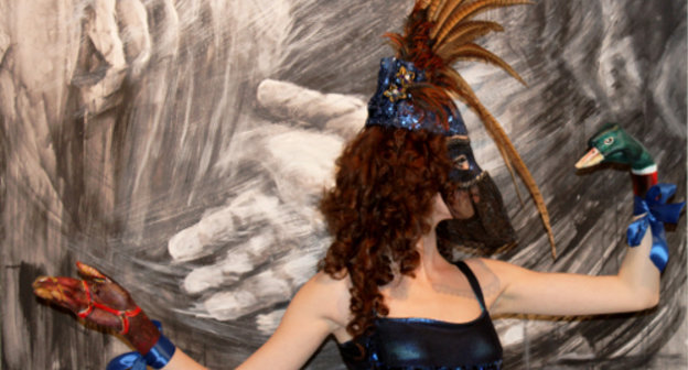 Майкоп, Музей искусств народов Востока, 18 сентября 2013 года. Вернисаж выставки "Рука в искусстве" в проекте 
"Воображаемый музей Михаила Шемякина". Фото Николая Гнедова