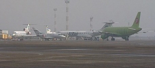 Туман в аэропорту Краснодара. 2012 г. Кадр из видеорепортажа сайта 9tv.ru, http://9tv.ru/news/item/33238