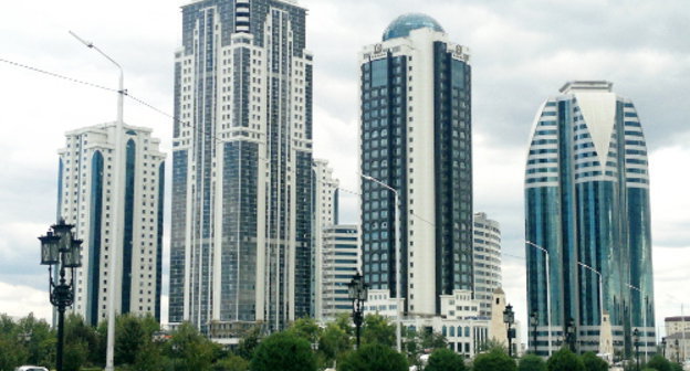 Чечня, Грозный, 26 сентября 2013 г. Комплекс "Грозный-Сити" после восстановления башни "Олимп" (ныне "Феникс"). Фото "Кавказского узла"