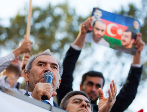 Выступление Джамиля Гасанли во время митинга. Баку, 28 сентября 2013 г. Фото Азиза Каримова для "Кавказского узла"