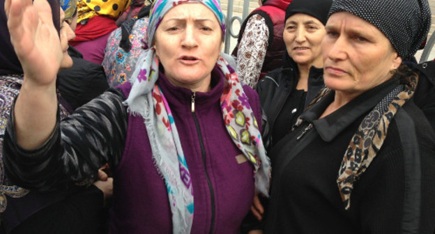 Митинг продавцов рынка №2 Махачкалы. 3 октября 2013 г. Фото Махача Ахмедова для "Кавказского узла"