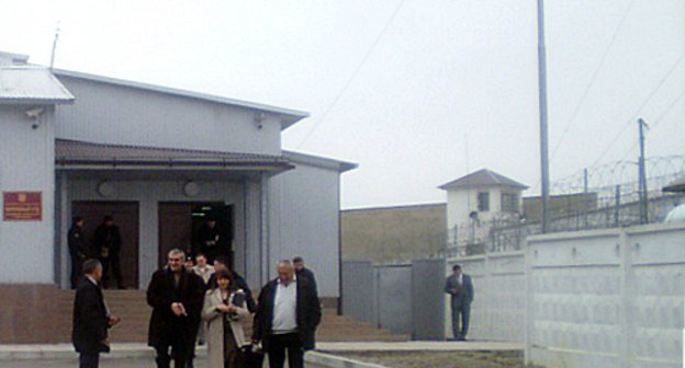 У здания суда, построенного специально для процесса по нападению на Нальчик в СИЗО №1. КБР, Нальчик. Фото Людмилы Маратовой для "Кавказского узла"
