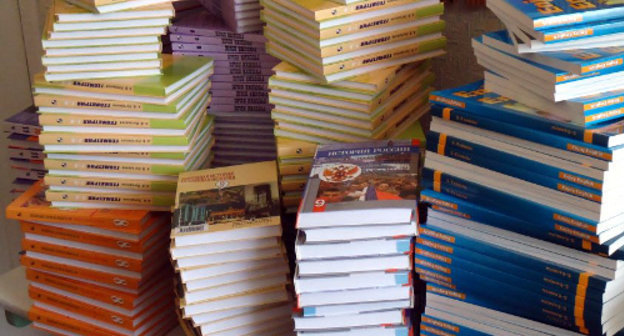 Школьные учебники. Фото: http://nios.ru/node/10295