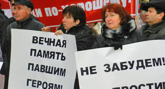 Акция, посвященная событиям октября 1993 года. Волгоград, 4 октября 2013 г. Фото Татьяны Филимоновой для "Кавказского узла"