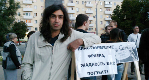 Участник митинга против введения социальных норм на электроэнергию в Ростове-на-Дону. 12 сентября 2013 г. Фото: Grigory Bochkarev (RFE/RL), http://www.svoboda.org/content/article/25103573.html
