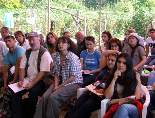 Участники гражданских слушаний в Текали. Сентябрь 2013 г. Фото Эдиты Бадасян для "Кавказского узла"