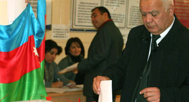 Голосование на выборах президента Азербайджана на избирательном участке в Баку. 9 октября 2013 г. Фото: Azadliq Radiosu (RFE/RL)