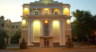 Здание Администрации города Волгограда. Фото: Redboston, http://commons.wikimedia.org/ Здание Администрации города Волгограда. Фото: Redboston, http://commons.wikimedia.org/