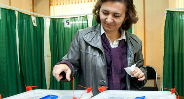 Выборы президента Азербайджана. На снимке: на одном из избирательных участков в Баку. 9 октября 2013 г. Фото Азиза Каримова для "Кавказского узла"