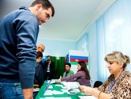 Президентские выборы в Азербайджане. На снимке: на одном из избирательных участков Баку. 9 октября 2013 г. Фото Азиза Каримова для "Кавказского узла"