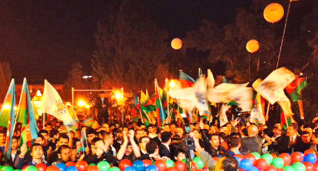 Сторонники правящей партии ЕНИ Азербайджан празднует победу Ильхама Алиева. Баку, 9 октября 2013 г. Фото Парваны Байрамовой для "Кавказского узла"